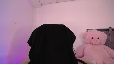 holly_16 online show from 11/09/25, 08:51