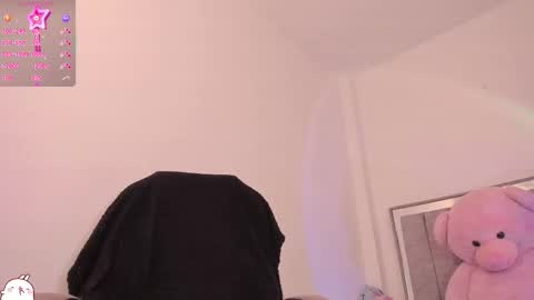 holly_16 online show from 12/18/25, 06:58