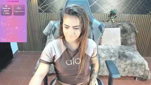 Snapshot of holly_22 chatting on 07/21/26, 11:34 Holly 22 online show from 07/21/26, 11:34