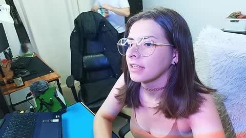 Holly and Honey online show from 12/26/24, 09:58