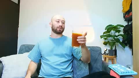 Holly and Honey online show from 09/29/25, 10:25