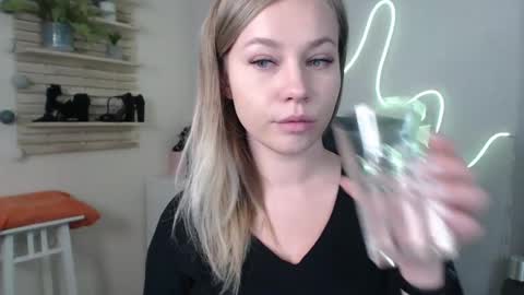 Holly online show from 12/06/24, 01:51