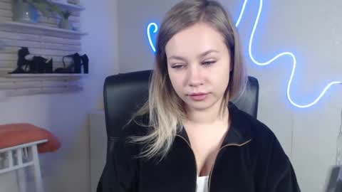 Holly online show from 12/16/24, 07:04