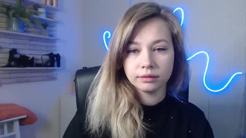 Holly online show from 12/18/24, 04:42