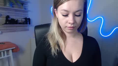 Holly online show from 12/19/24, 03:51