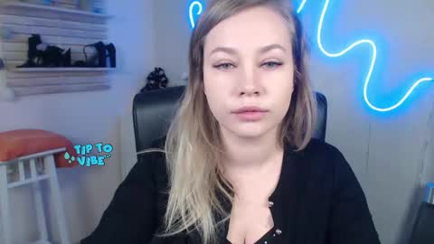 Holly online show from 12/30/24, 06:31