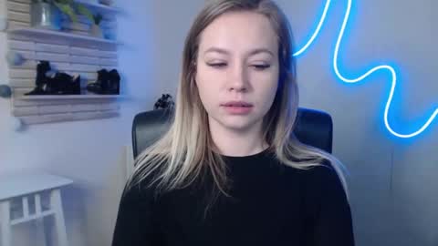 Holly online show from 01/09/25, 03:26