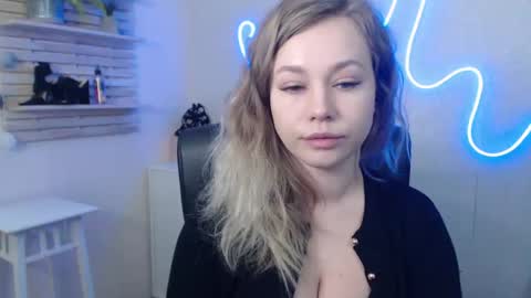 Holly online show from 01/14/25, 03:22