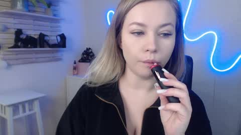 Holly online show from 01/17/25, 03:34