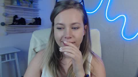 Holly online show from 03/12/25, 06:29