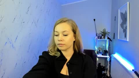 Holly online show from 09/29/25, 05:07