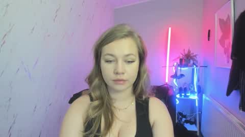 Holly online show from 11/26/25, 08:43