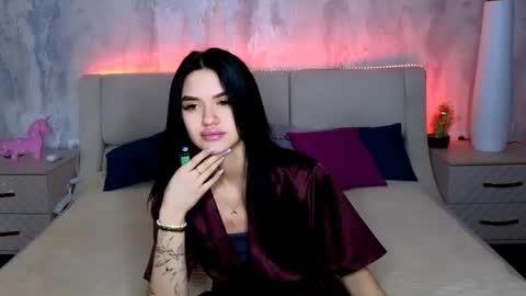 Snapshot of holly_beck chatting on 05/13/26, 12:41 Holly online show from 05/13/26, 12:41
