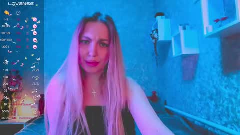 holly_molly8 online show from 01/02/25, 02:00