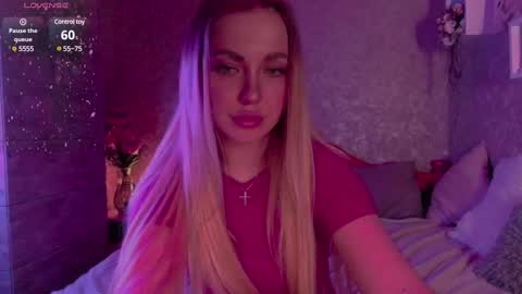 holly_molly8 online show from 02/25/25, 11:00