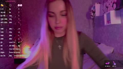 holly_molly8 online show from 03/03/25, 11:24