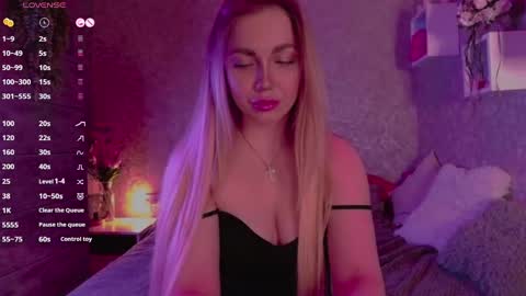 holly_molly8 online show from 03/07/25, 06:00