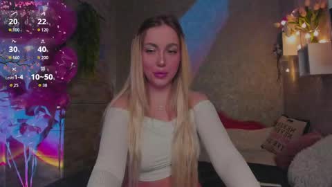 Snapshot of holly_molly8 chatting on 04/25/26, 06:16 holly_molly8 online show from 04/25/26, 06:16