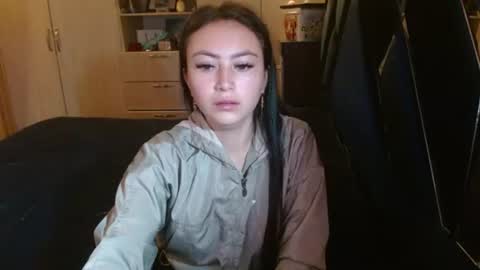 Snapshot of holly_rose69 chatting on 06/25/26, 02:33 Holly online show from 06/25/26, 02:33