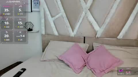 Snapshot of holly_rose69 chatting on 07/14/26, 05:01 Holly online show from 07/14/26, 05:01