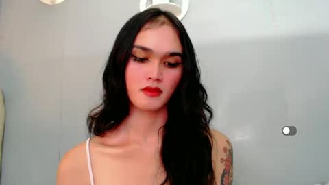 Snapshot of holly_sunshine69 chatting on 12/31/24, 10:26 Apple online show from 12/31/24, 10:26