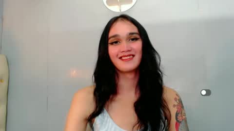 Snapshot of holly_sunshine69 chatting on 01/06/25, 12:35 Apple online show from 01/06/25, 12:35