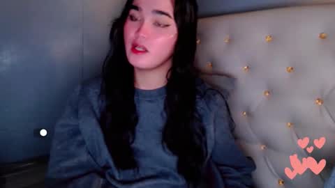 Snapshot of holly_sunshine69 chatting on 05/18/26, 03:29 Apple online show from 05/18/26, 03:29