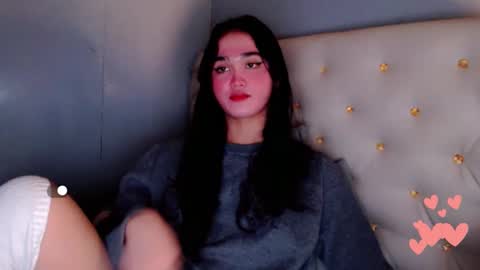Snapshot of holly_sunshine69 chatting on 05/21/26, 05:42 Apple online show from 05/21/26, 05:42