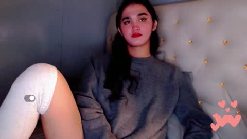 Snapshot of holly_sunshine69 chatting on 05/28/26, 06:49 Apple online show from 05/28/26, 06:49