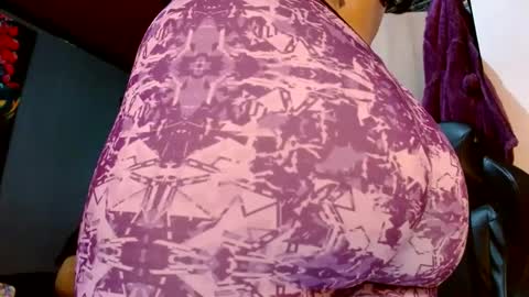 Snapshot of holly_thomsonx69 chatting on 01/17/25, 01:15 holly_thomsonx69 online show from 01/17/25, 01:15