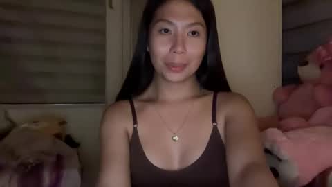 Snapshot of holly_wyn chatting on 04/03/26, 12:36 holly_wyn online show from 04/03/26, 12:36