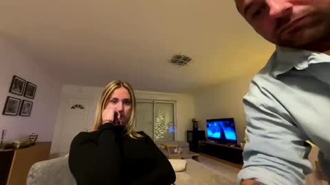 Snapshot of hollyandelon chatting on 11/19/25, 12:21 hollyandelon online show from 11/19/25, 12:21