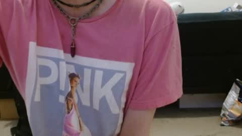 Snapshot of hollyhawkes chatting on 01/16/25, 10:12 Holly Hawkes online show from 01/16/25, 10:12