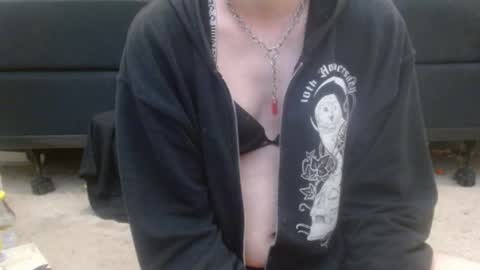 Snapshot of hollyhawkes chatting on 03/11/25, 10:31 Holly Hawkes online show from 03/11/25, 10:31