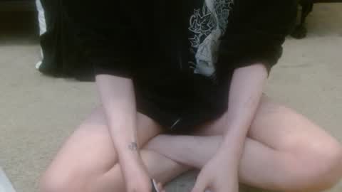 Snapshot of hollyhawkes chatting on 11/13/25, 12:09 Holly Hawkes online show from 11/13/25, 12:09