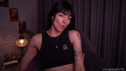 Holly Linder online show from 02/05/25, 04:48