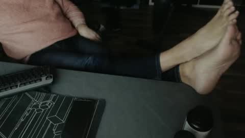 Snapshot of hollymollysucker chatting on 12/27/24, 06:10 hollymollysucker online show from 12/27/24, 06:10