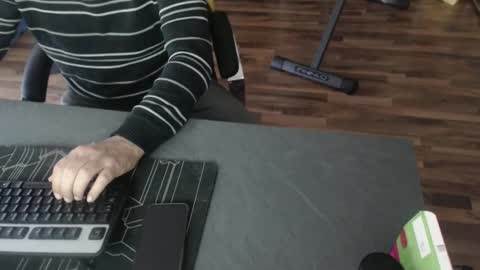 Snapshot of hollymollysucker chatting on 02/12/25, 01:59 hollymollysucker online show from 02/12/25, 01:59