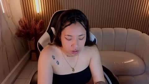 Snapshot of hollypeytoon chatting on 11/01/25, 12:51 Holly online show from 11/01/25, 12:51