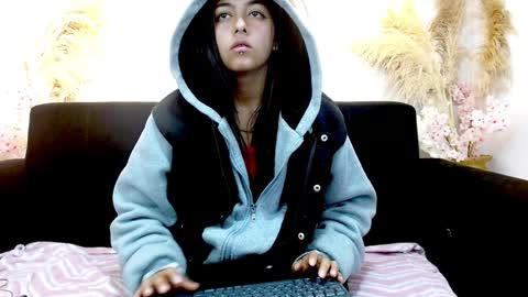 Holly online show from 12/27/24, 09:28