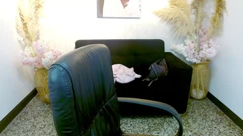 Holly online show from 01/08/25, 03:19