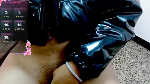 Holly online show from 02/07/25, 03:34