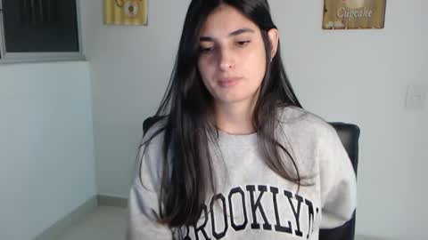 Snapshot of hollyshit_ chatting on 02/14/25, 12:09 hollyshit_ online show from 02/14/25, 12:09
