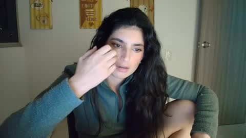 hollyshit_ online show from 06/12/26, 12:53