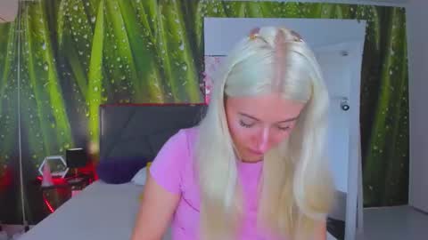 Snapshot of hollytaillor chatting on 09/29/25, 05:23 HollyTaillor online show from 09/29/25, 05:23