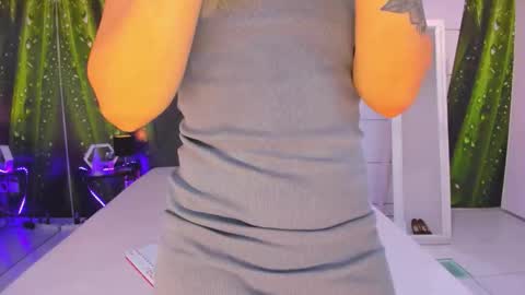 HollyTaillor online show from 10/27/25, 06:17