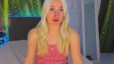 HollyTaillor online show from 11/01/25, 06:15