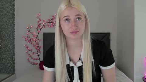 Snapshot of hollytaillor chatting on 03/22/26, 01:25 HollyTaillor online show from 03/22/26, 01:25