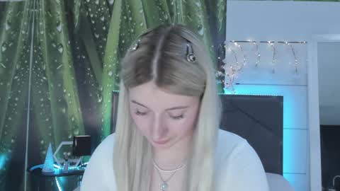 Snapshot of hollytaillor chatting on 05/12/26, 12:35 HollyTaillor online show from 05/12/26, 12:35