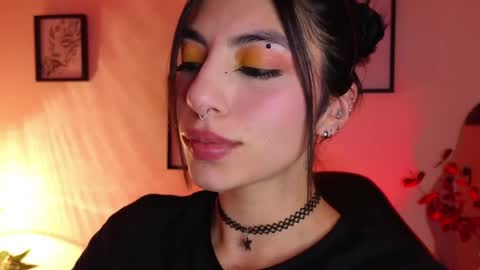 Snapshot of hollyxx_ chatting on 05/06/26, 03:35 holly online show from 05/06/26, 03:35